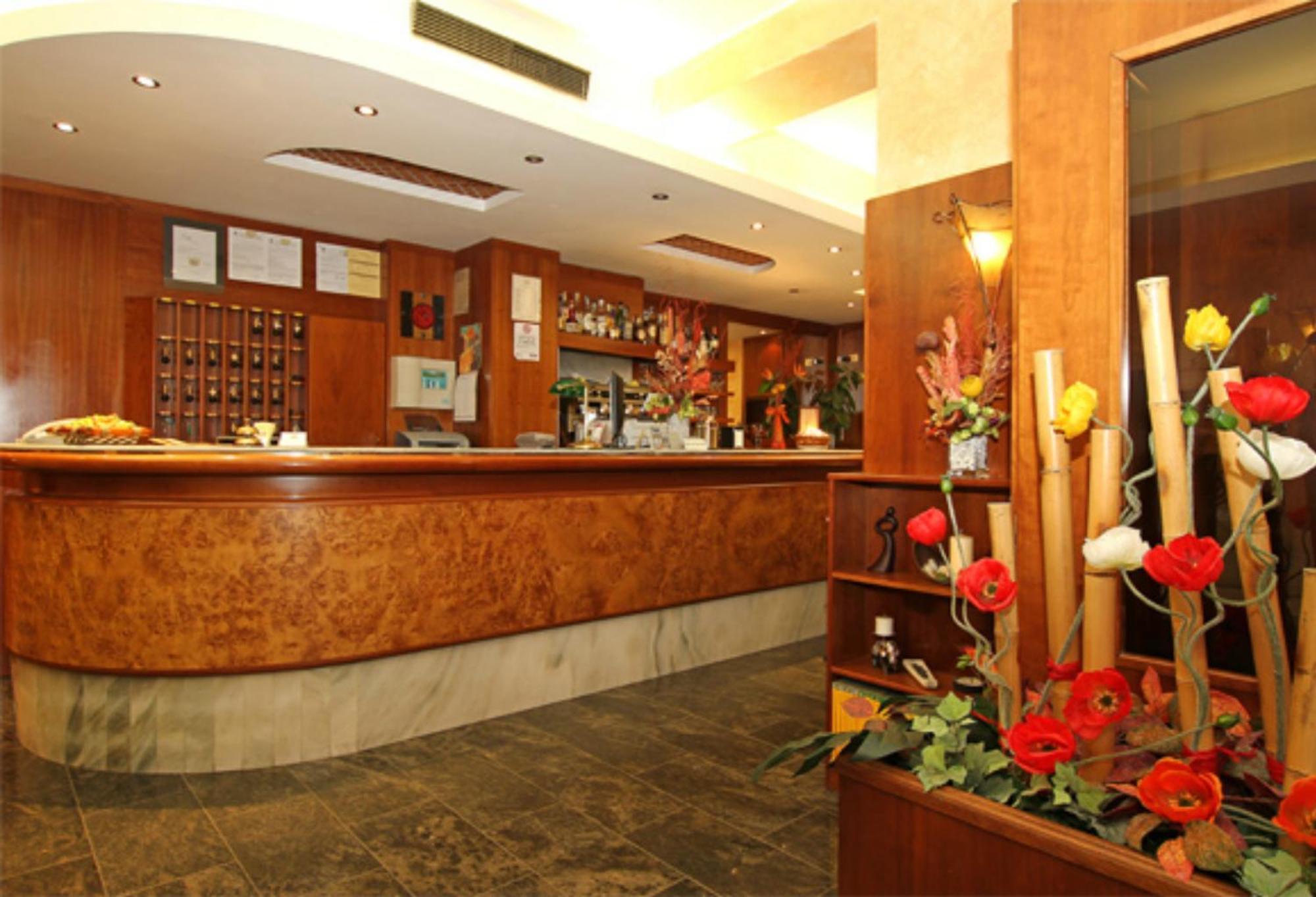 Hotel Villa Molinari Колекио Екстериор снимка