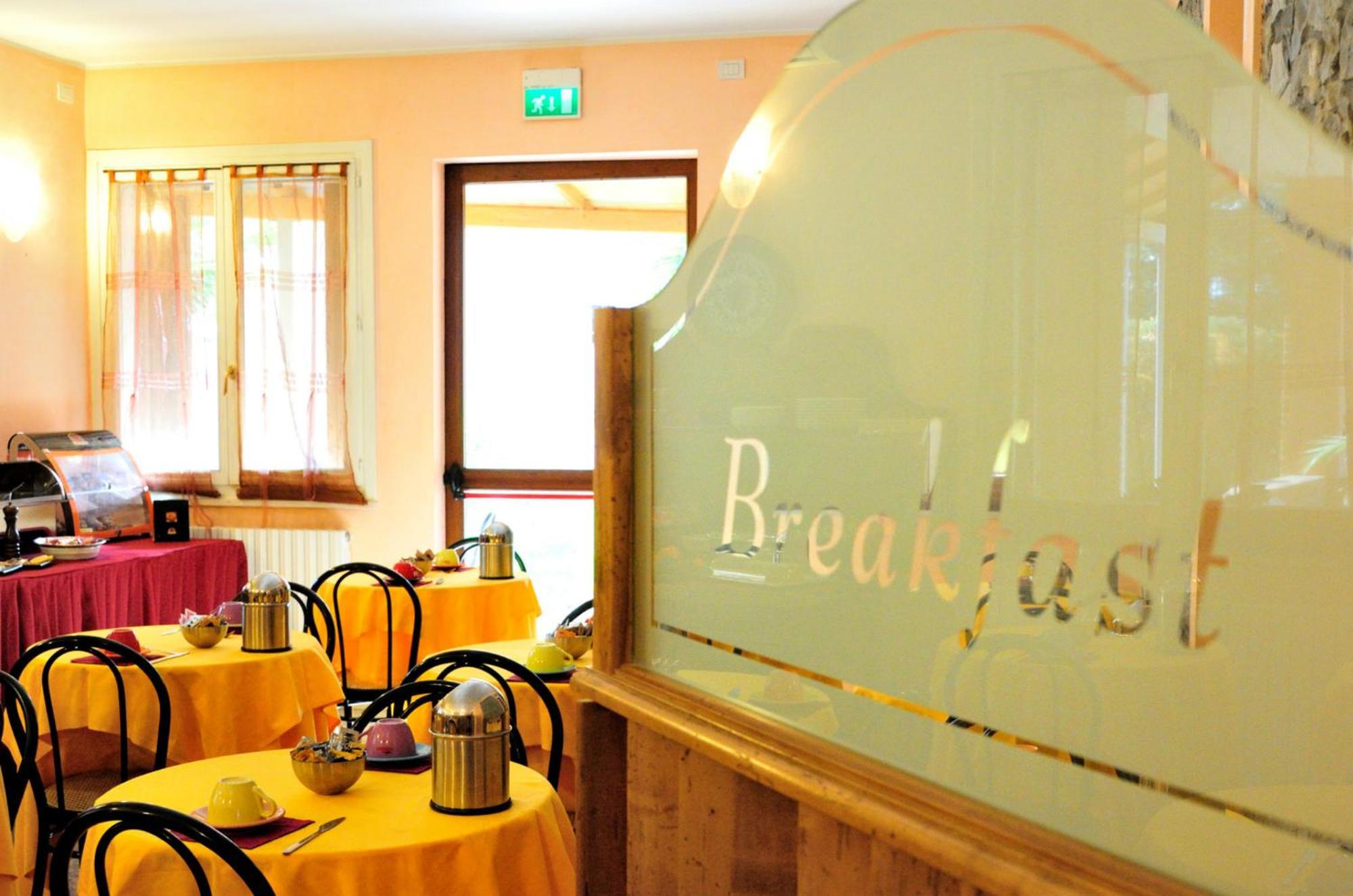 Hotel Villa Molinari Колекио Екстериор снимка