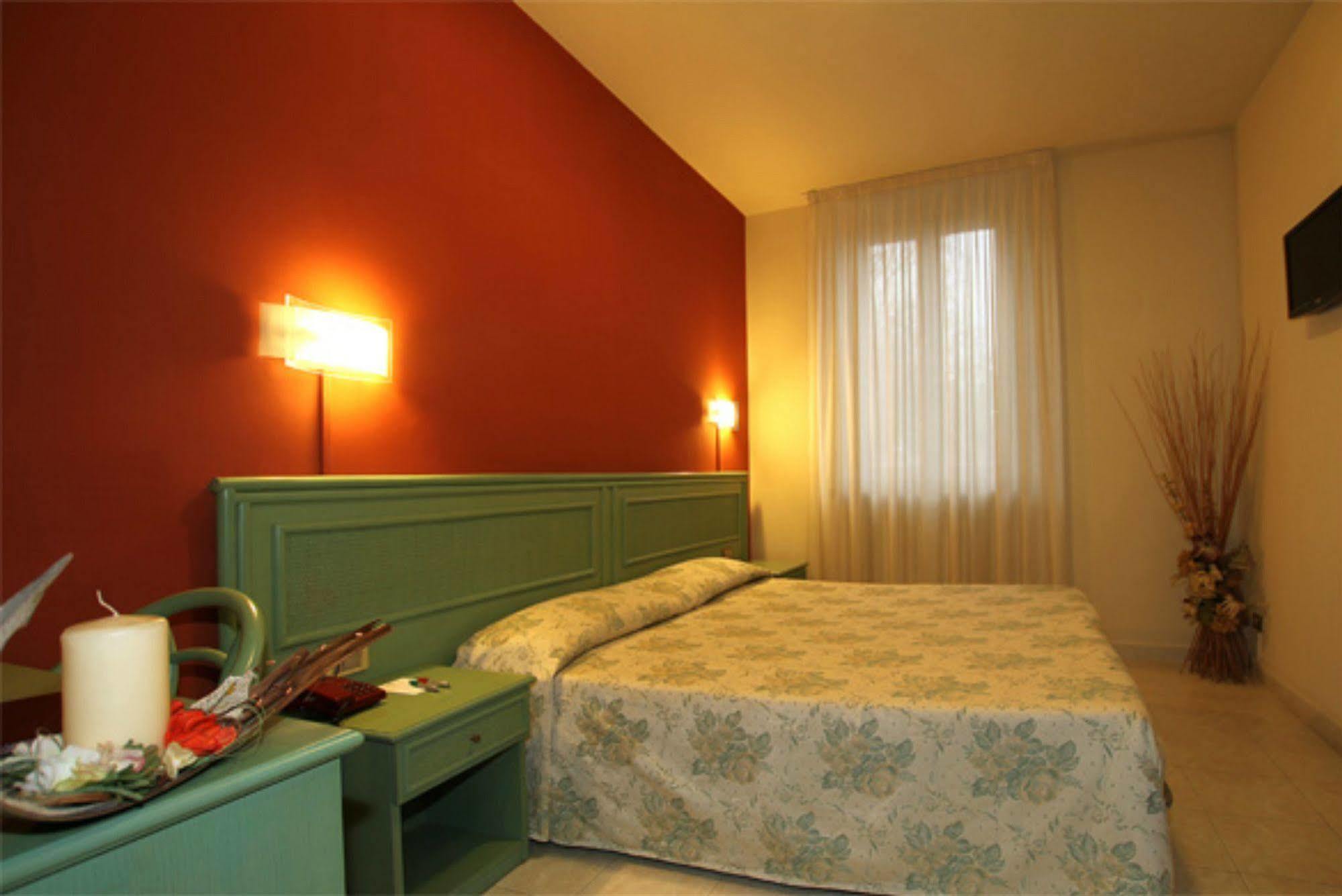 Hotel Villa Molinari Колекио Екстериор снимка
