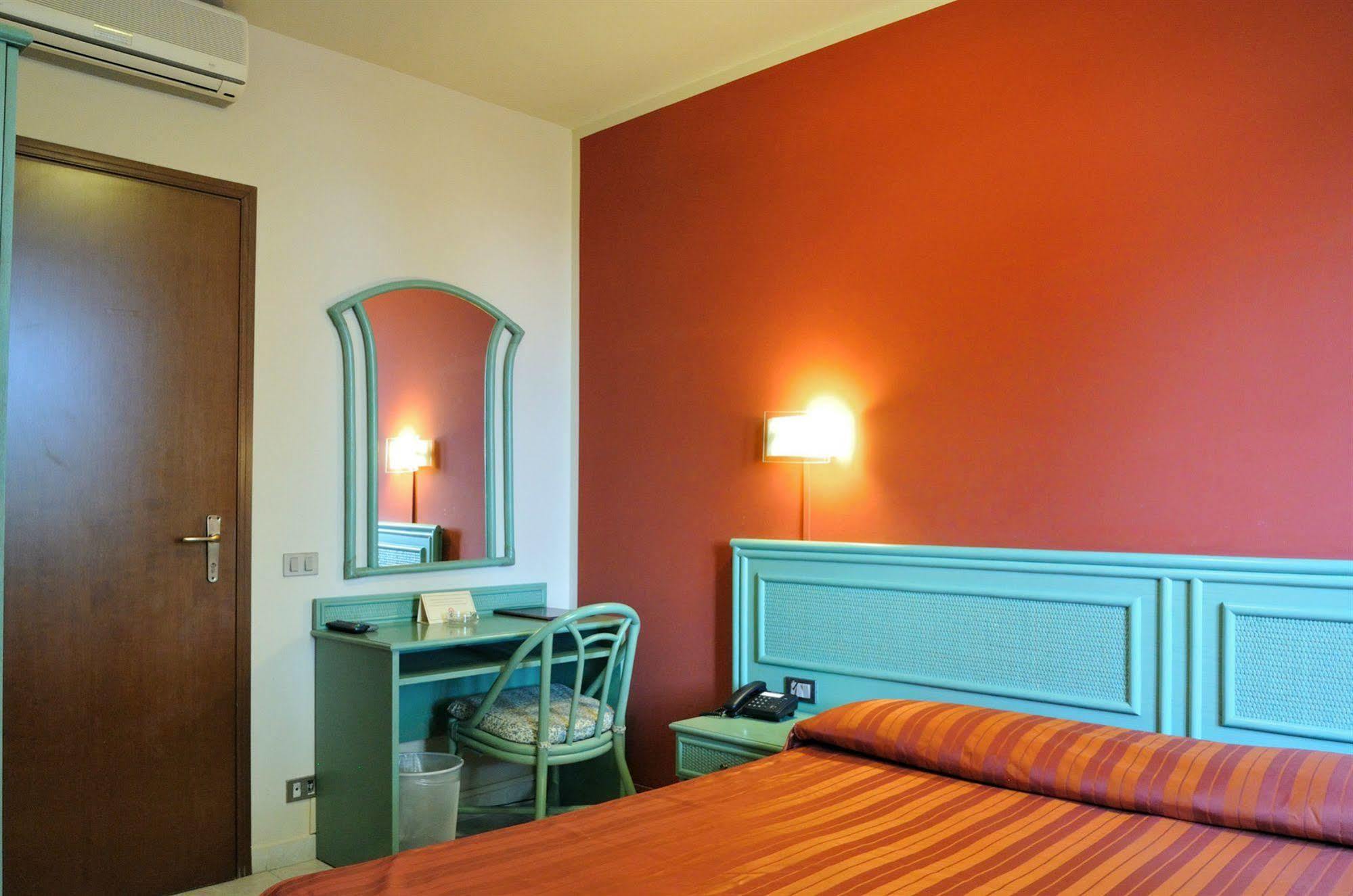 Hotel Villa Molinari Колекио Екстериор снимка